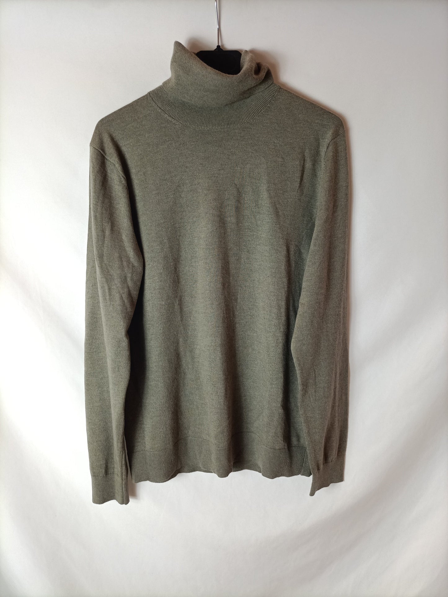 MASSIMO DUTTI. Brown turtleneck sweater. TL