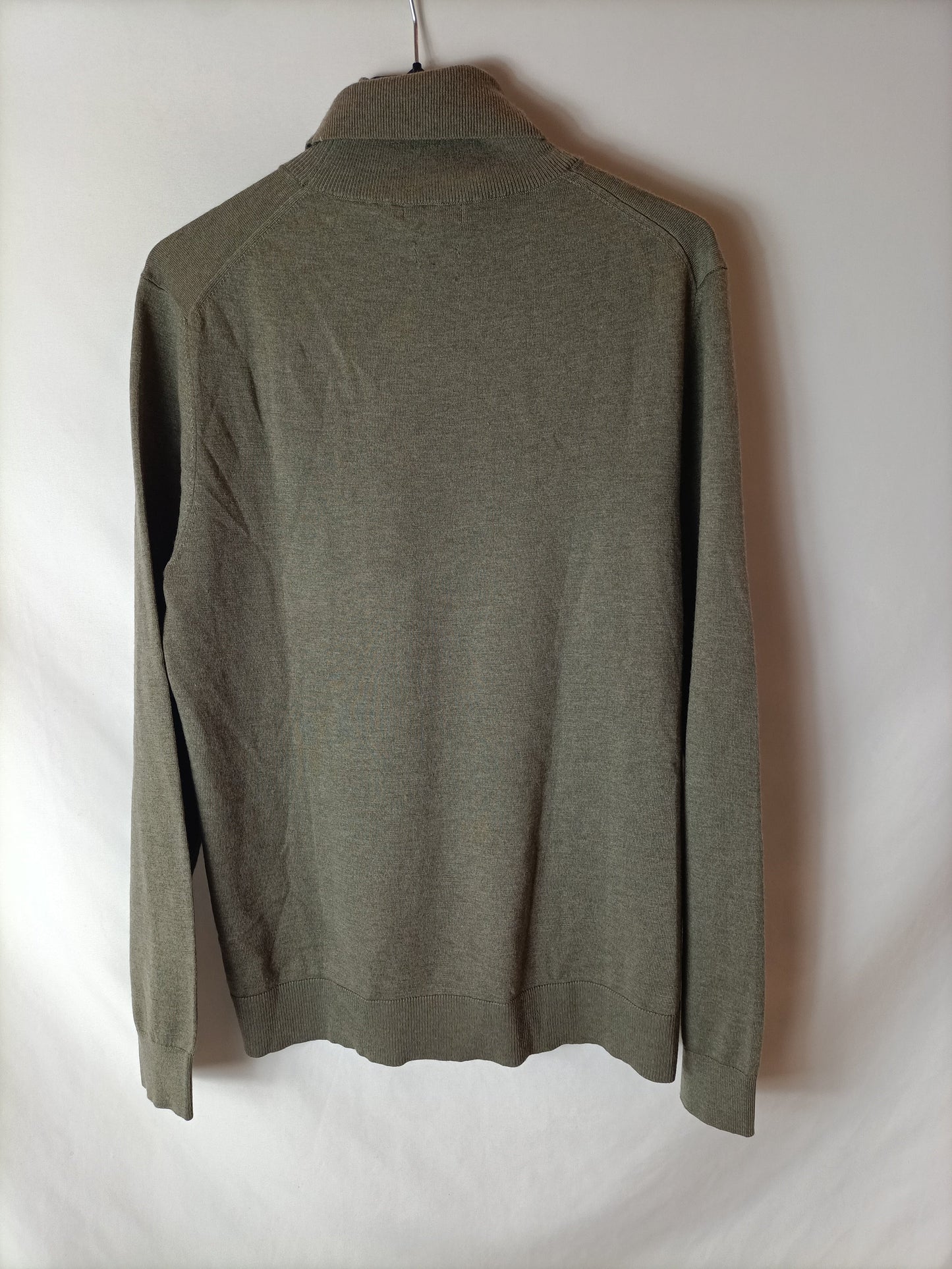 MASSIMO DUTTI. Brown turtleneck sweater. TL