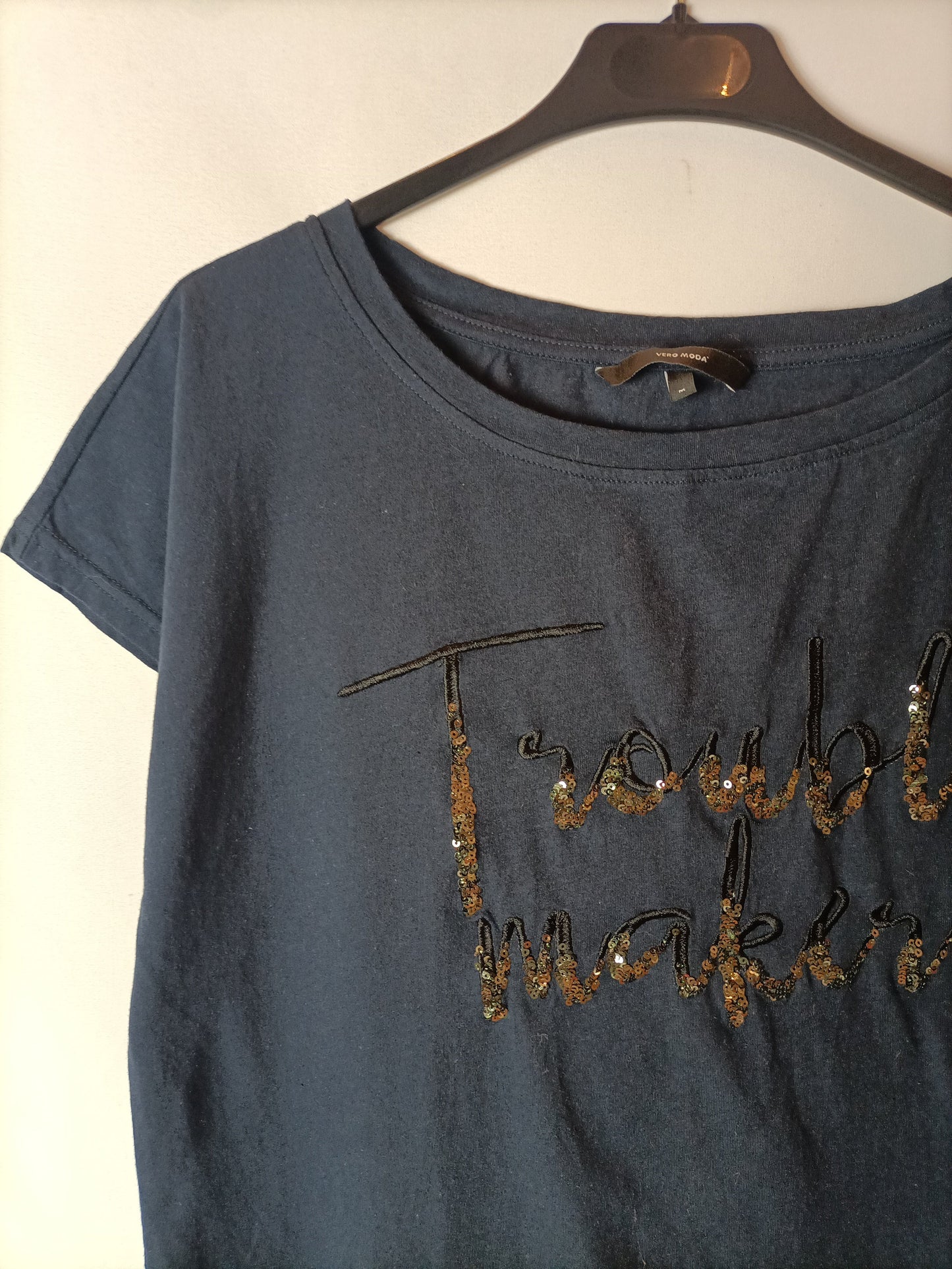 VERO MODA. Camiseta azul lentejuelas. T M