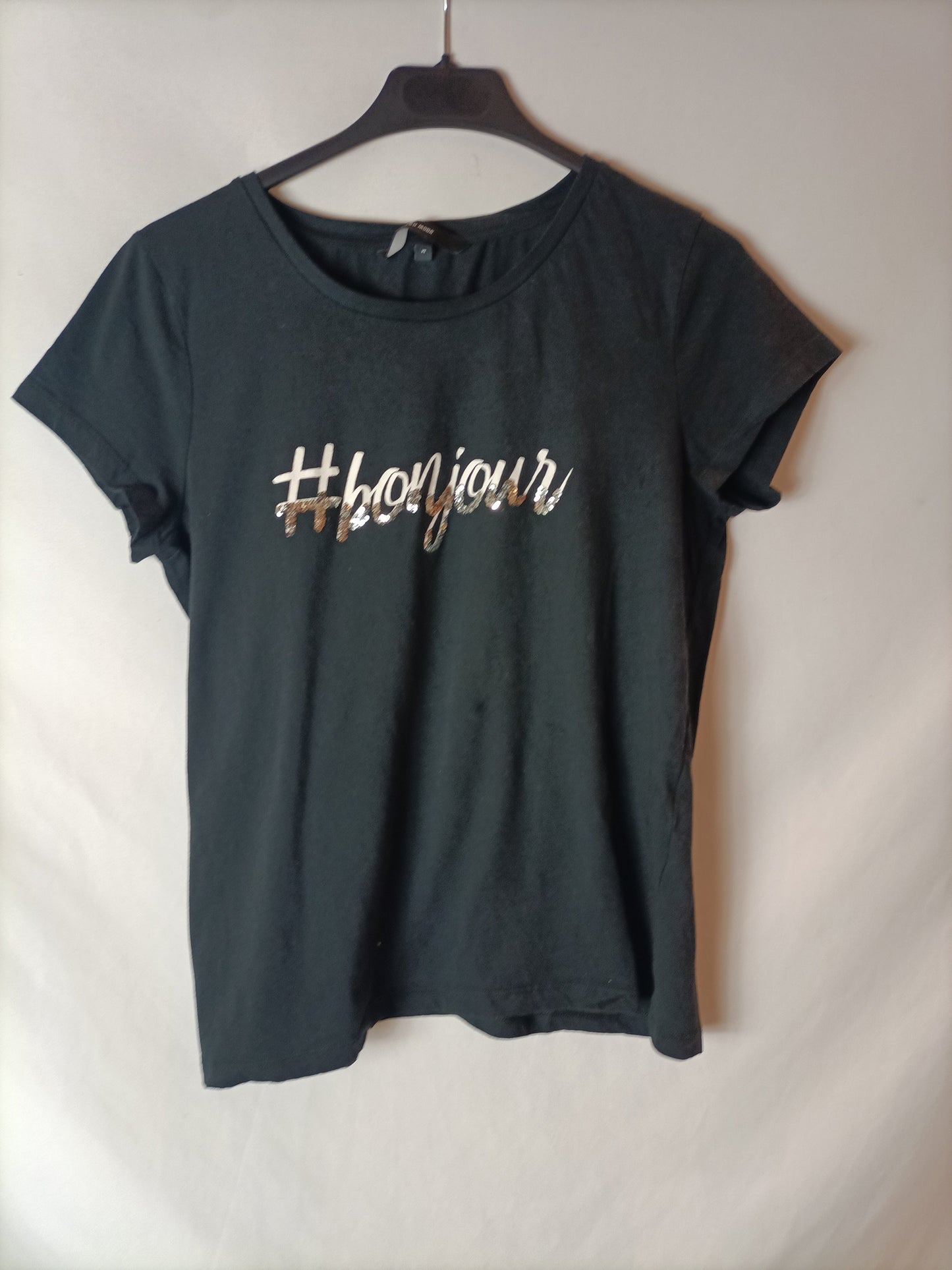 VERO MODA. Camiseta negra lentejuelas. T M