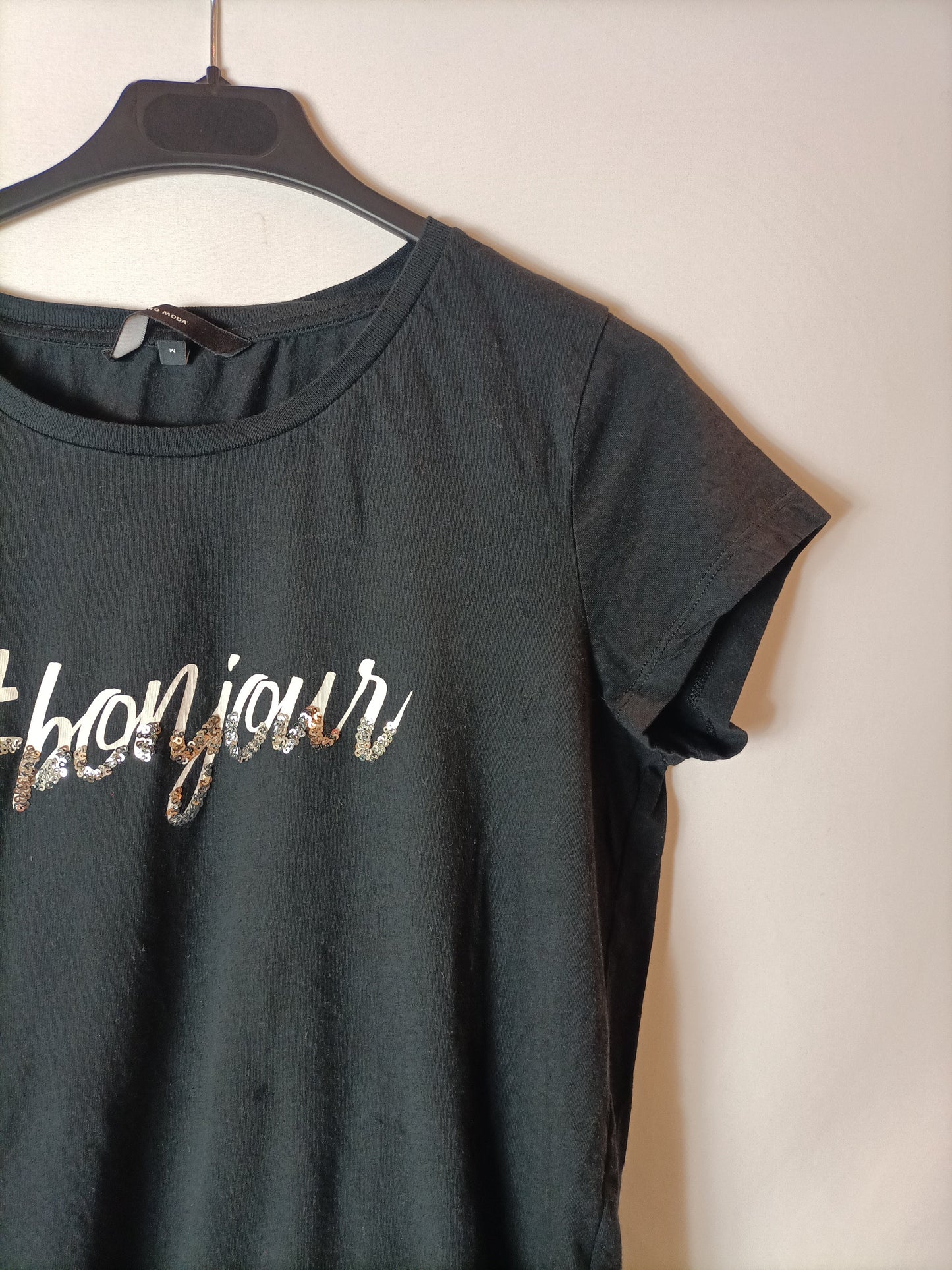 VERO MODA. Camiseta negra lentejuelas. T M