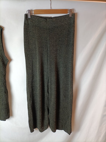 ZARA. Total look chaleco y pantalón hilo. T S