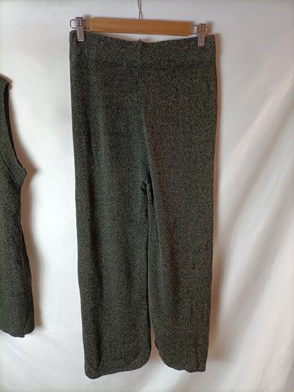 ZARA. Total look chaleco y pantalón hilo. T S