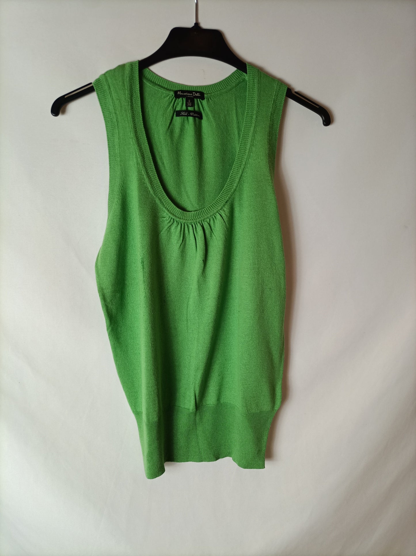 MASSIMO DUTTI. Top punto fino verde. T.S