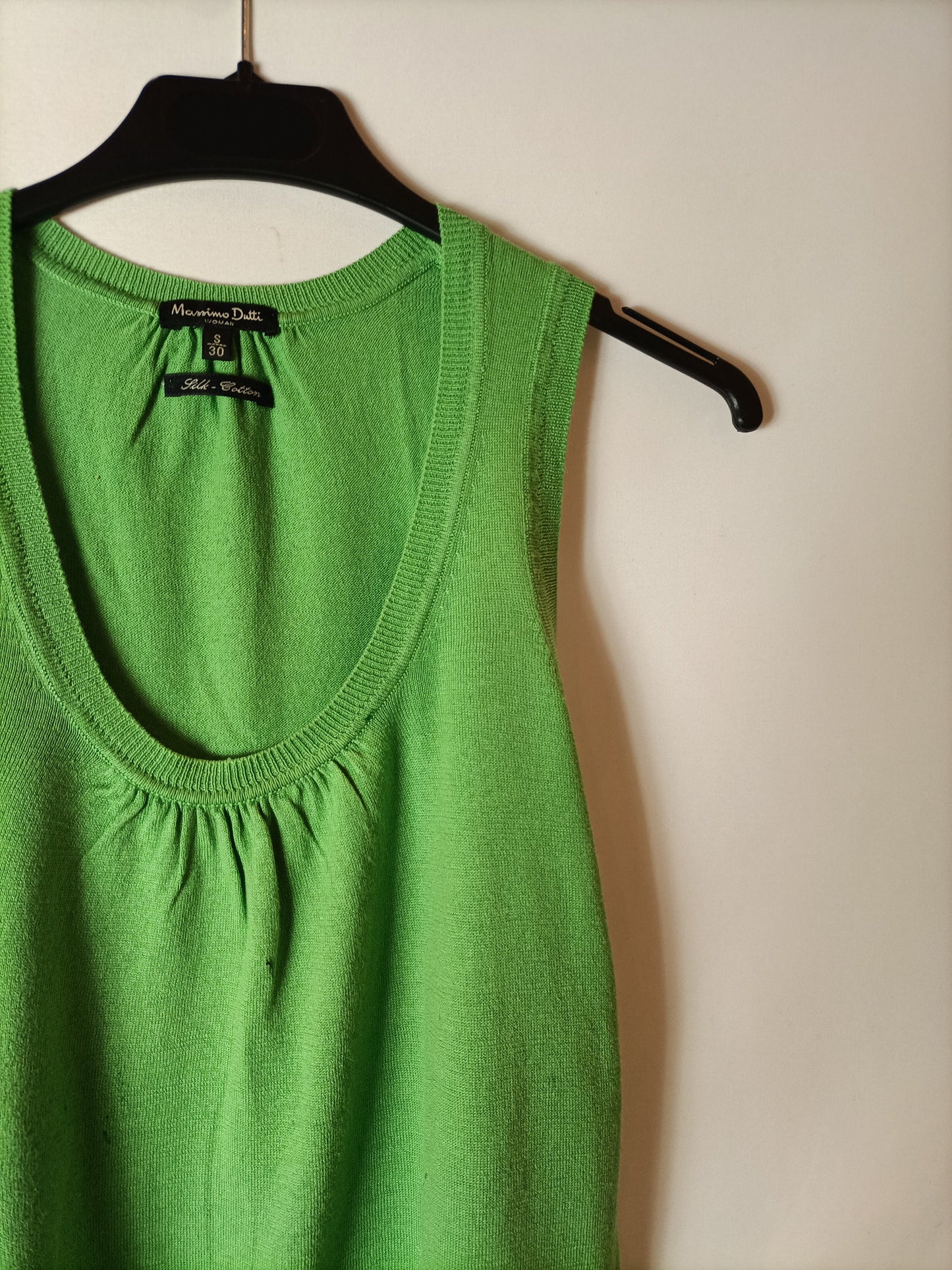 MASSIMO DUTTI. Top punto fino verde. T.S