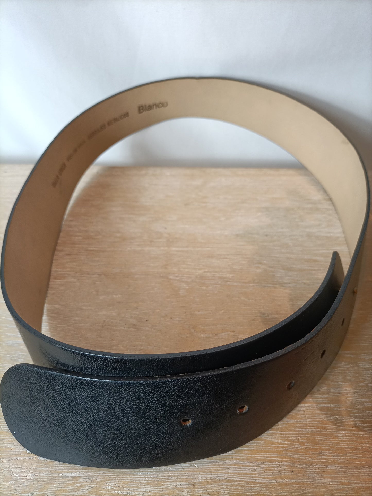 BLANCO. Cinturón ancho piel negro ajustable. TU