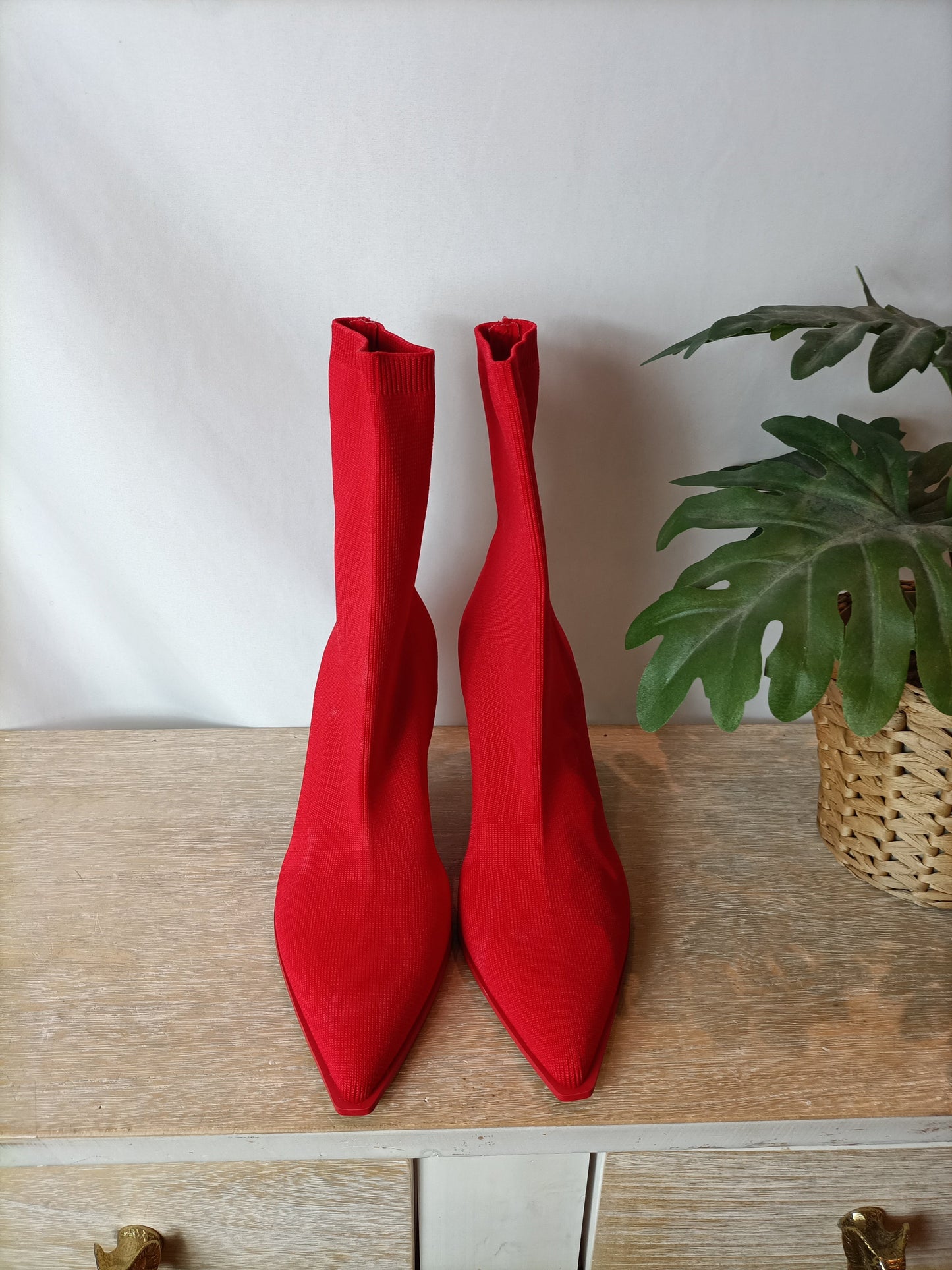 STRADIVARIUS. Botines tejido elástico rojos. T 37