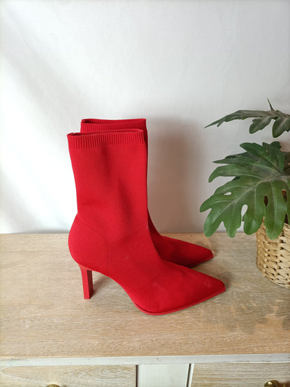STRADIVARIUS. Botines tejido elástico rojos. T 37