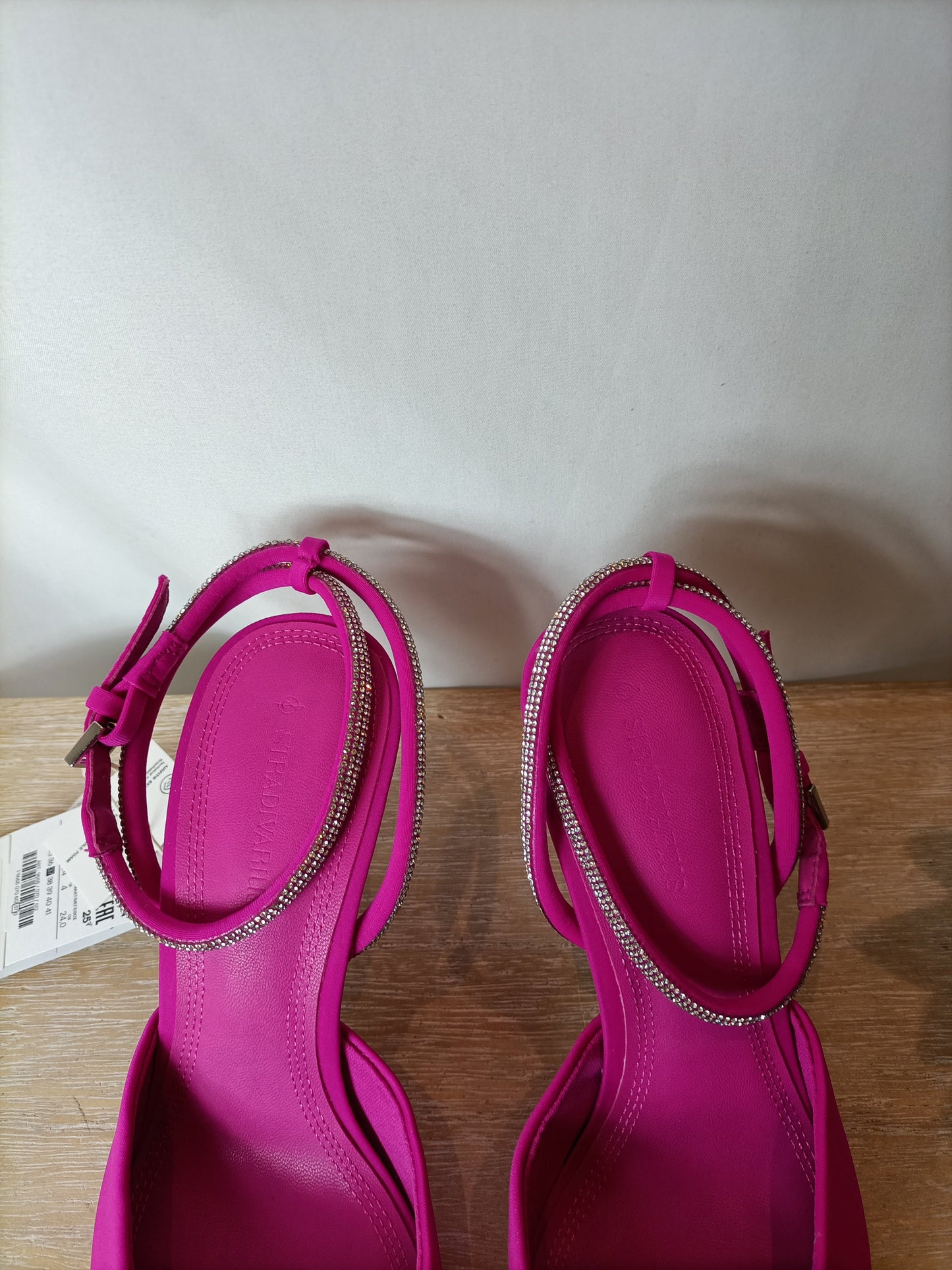 STRADIVARIUS. Zapatos tacón rosa. T 37