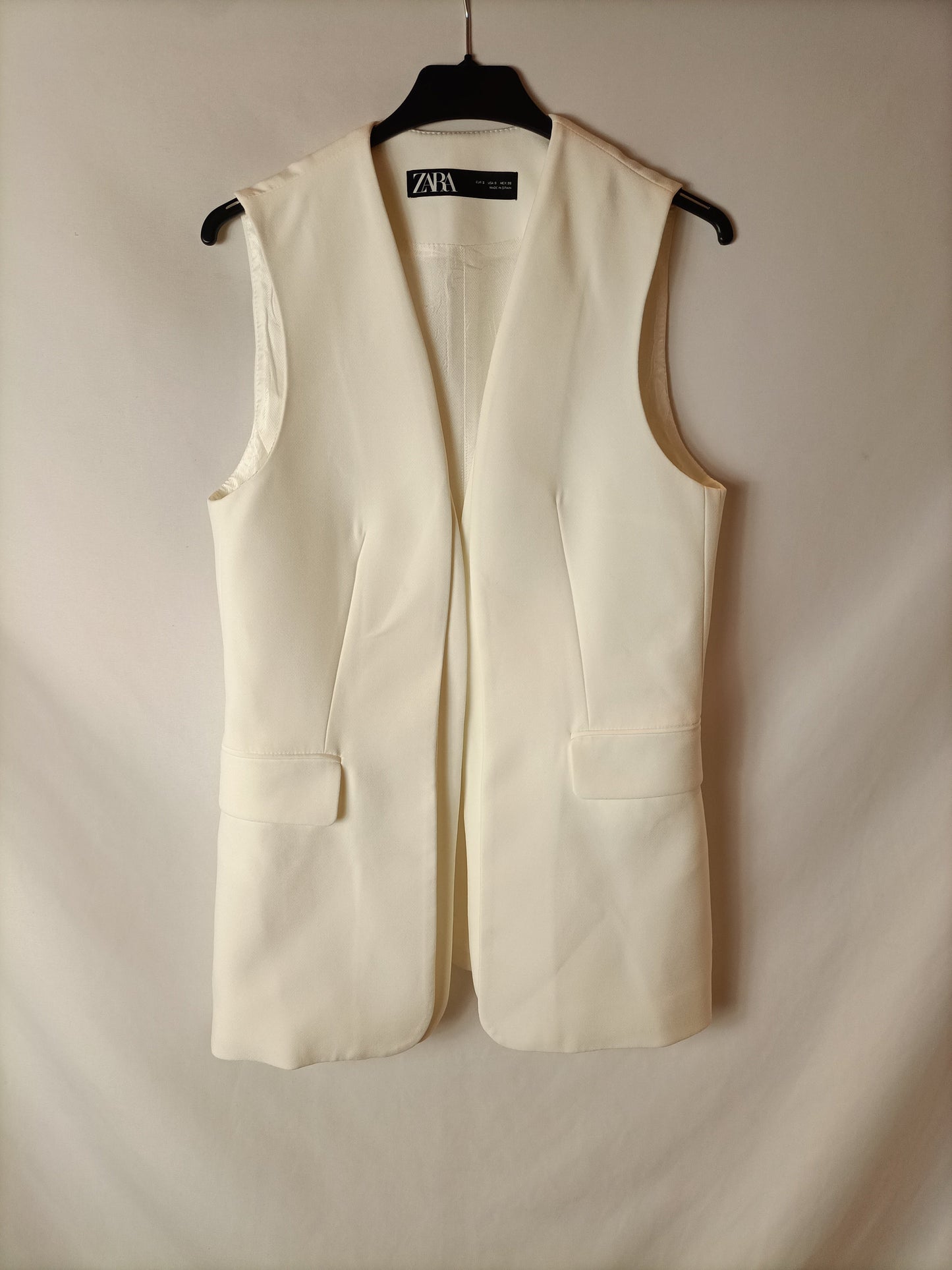 ZARA. White vest. TS