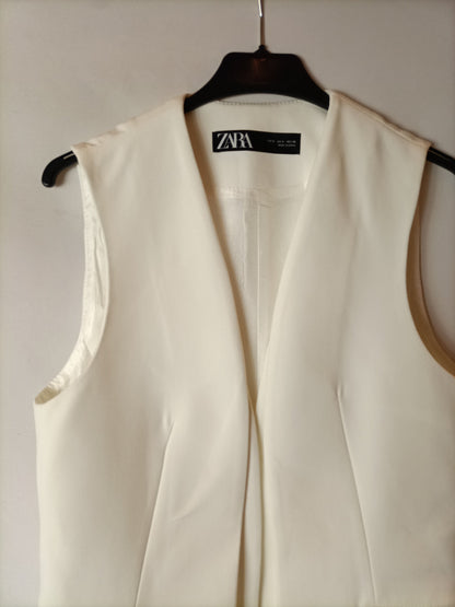 ZARA. White vest. TS