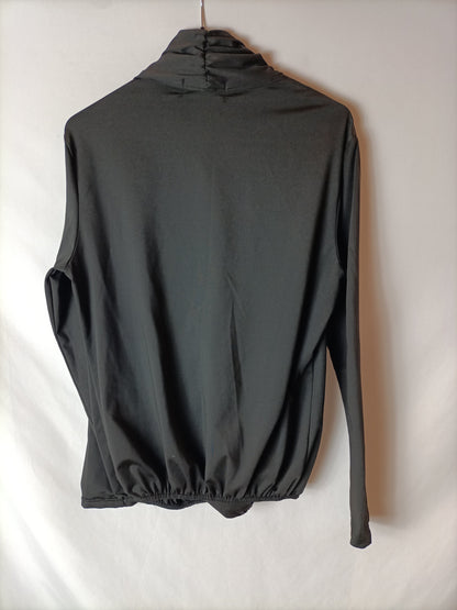 CBR. Black stretch top. TL