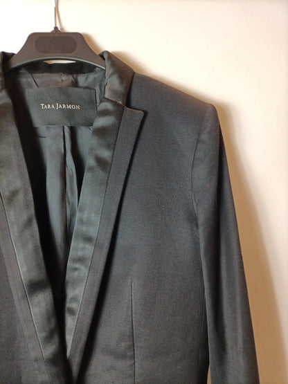 TARA JARMON. Blazer negra solapa doble textura. T 40