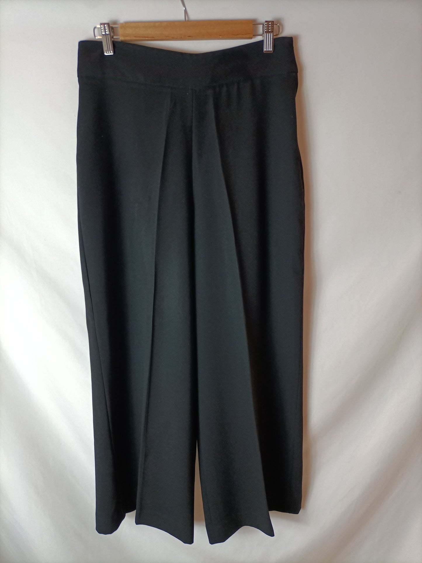 ZARA. Pantalones culotte pinzas negros. T M