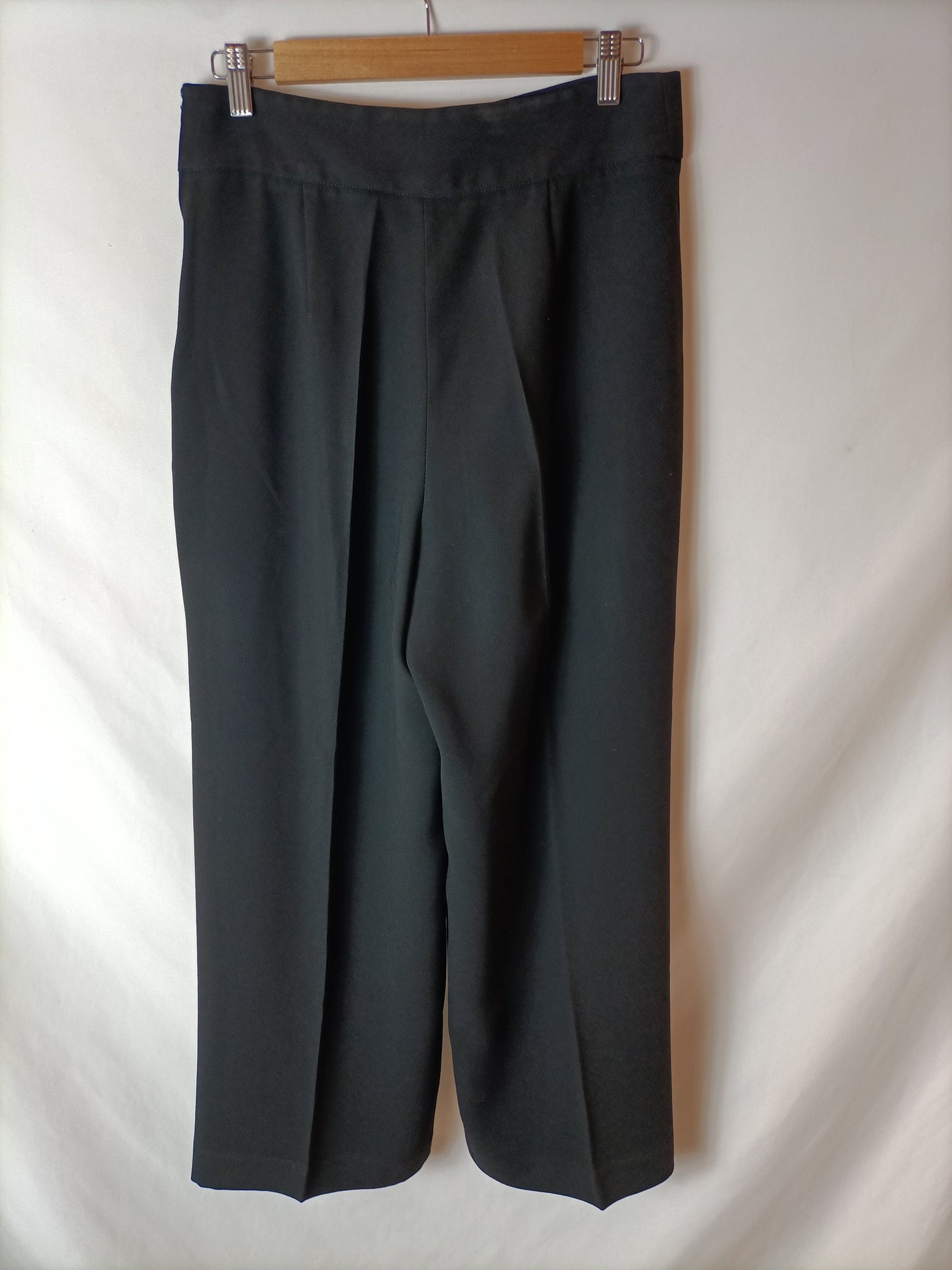 ZARA. Pantalones culotte pinzas negros. T M