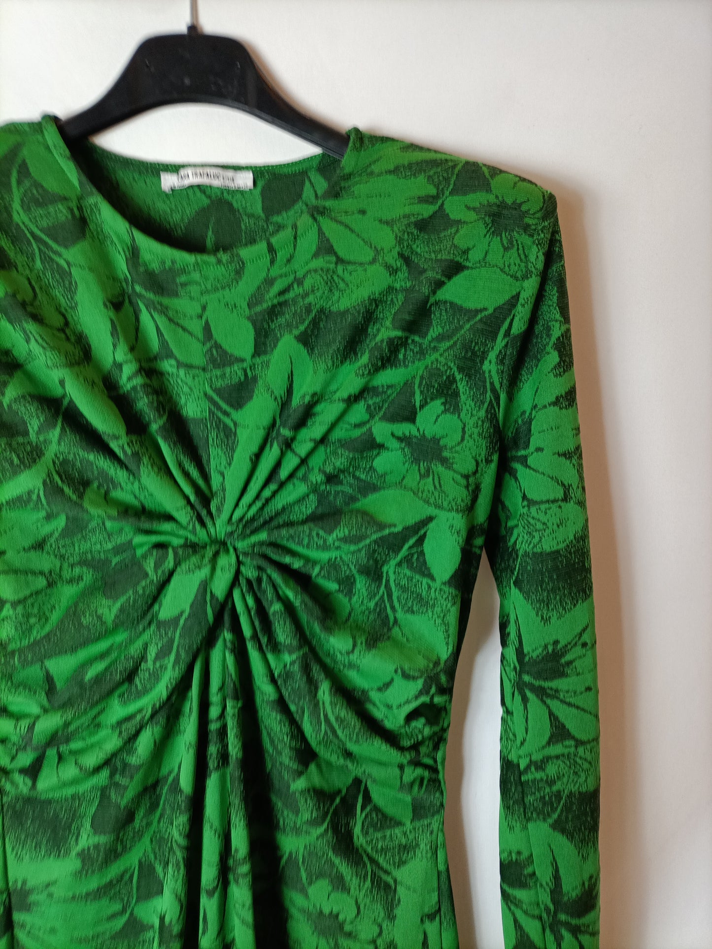 ZARA. Vestido verde midi estampado. T S