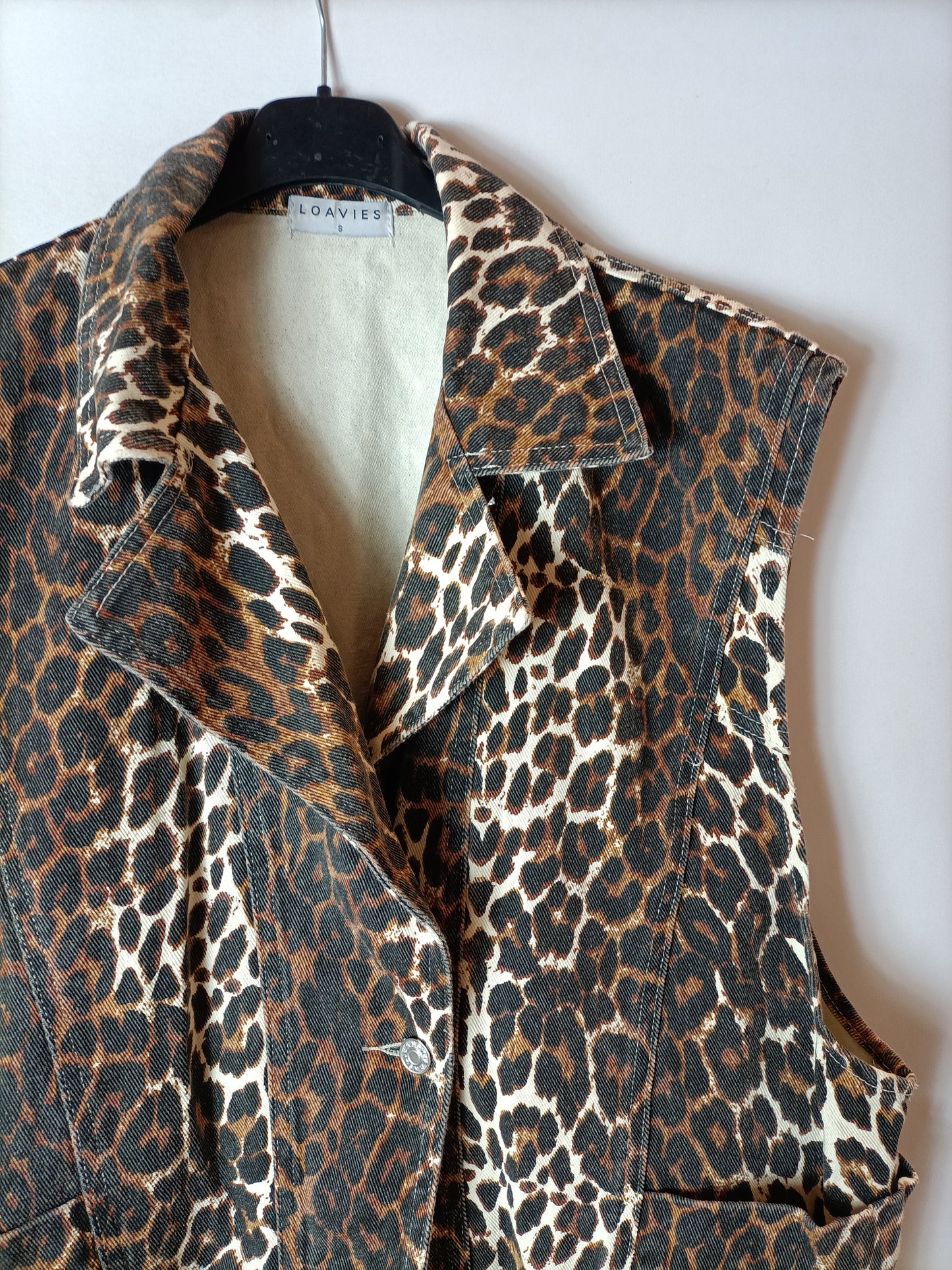 LOAVIES. Animal print denim vest. T.S.