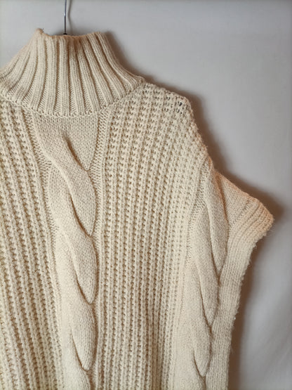 ZARA. Beige chunky knit poncho. TS (m/l)