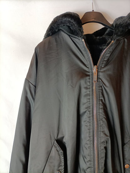 ZARA. Abrigo reversible negro. T S