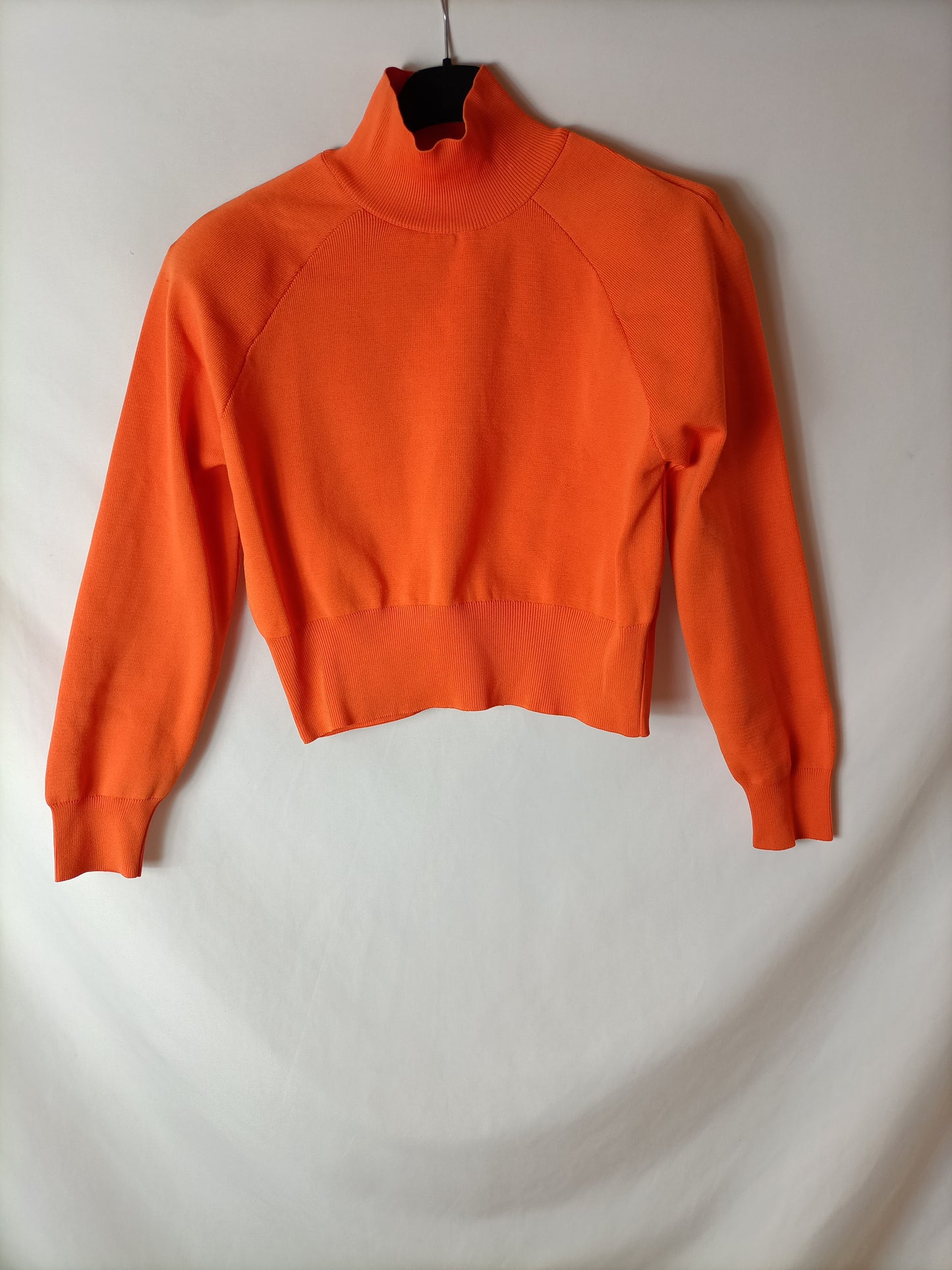 ZARA. Jersey crop elástico hombreras. T S