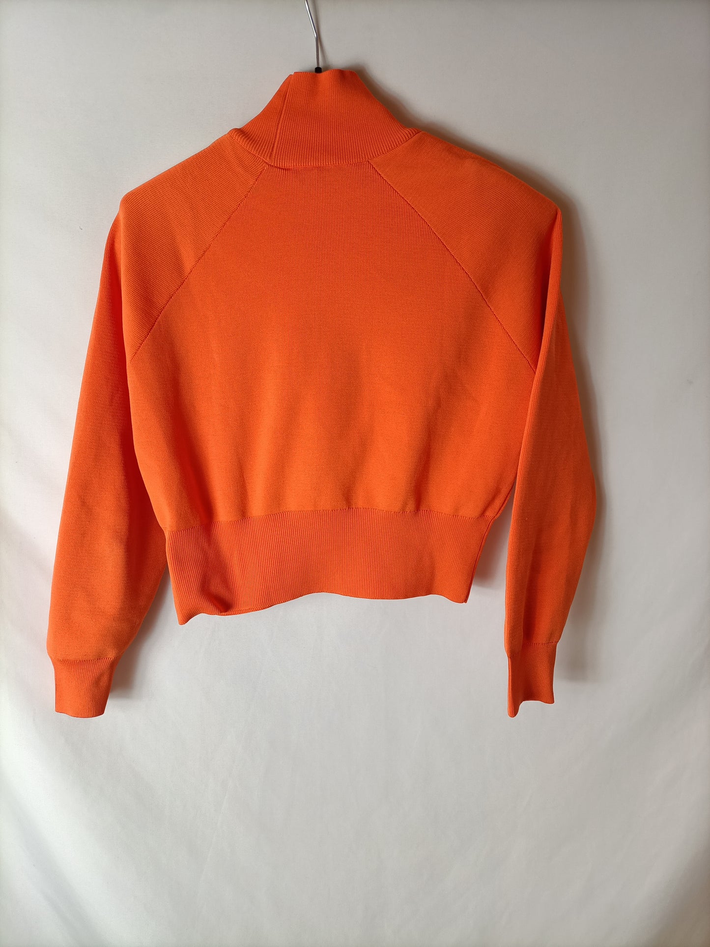 ZARA. Jersey crop elástico hombreras. T S