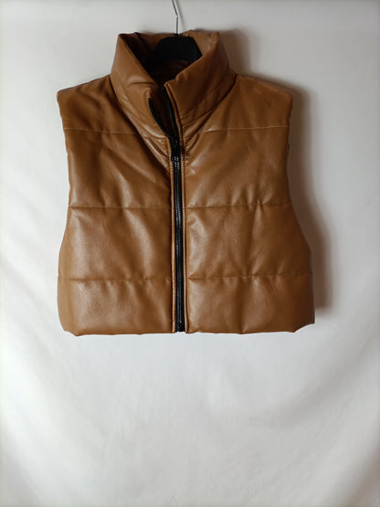 OTRAS. Chaleco acolchado crop camel. T S/M