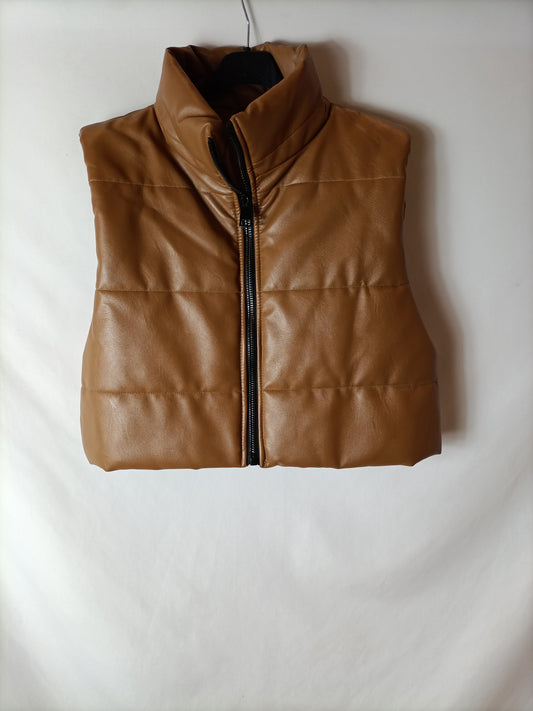OTRAS. Chaleco acolchado crop camel. T S/M