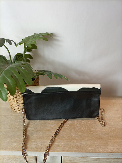 MARTINELLI. Bolso blanco y negro cadena.