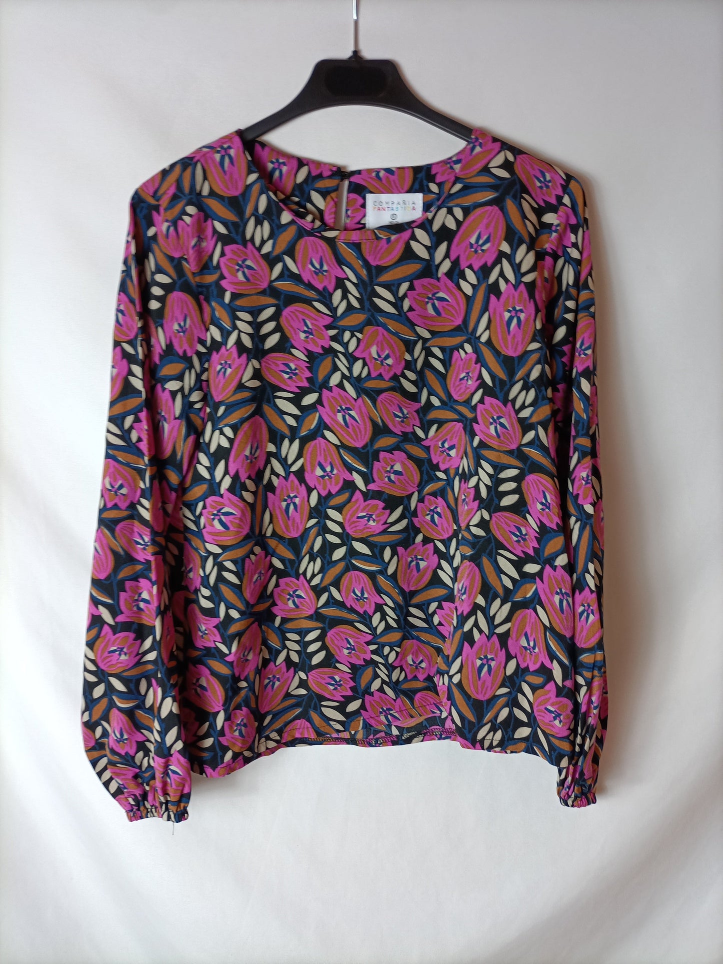 Fantastic company. Floral print blouse Ts