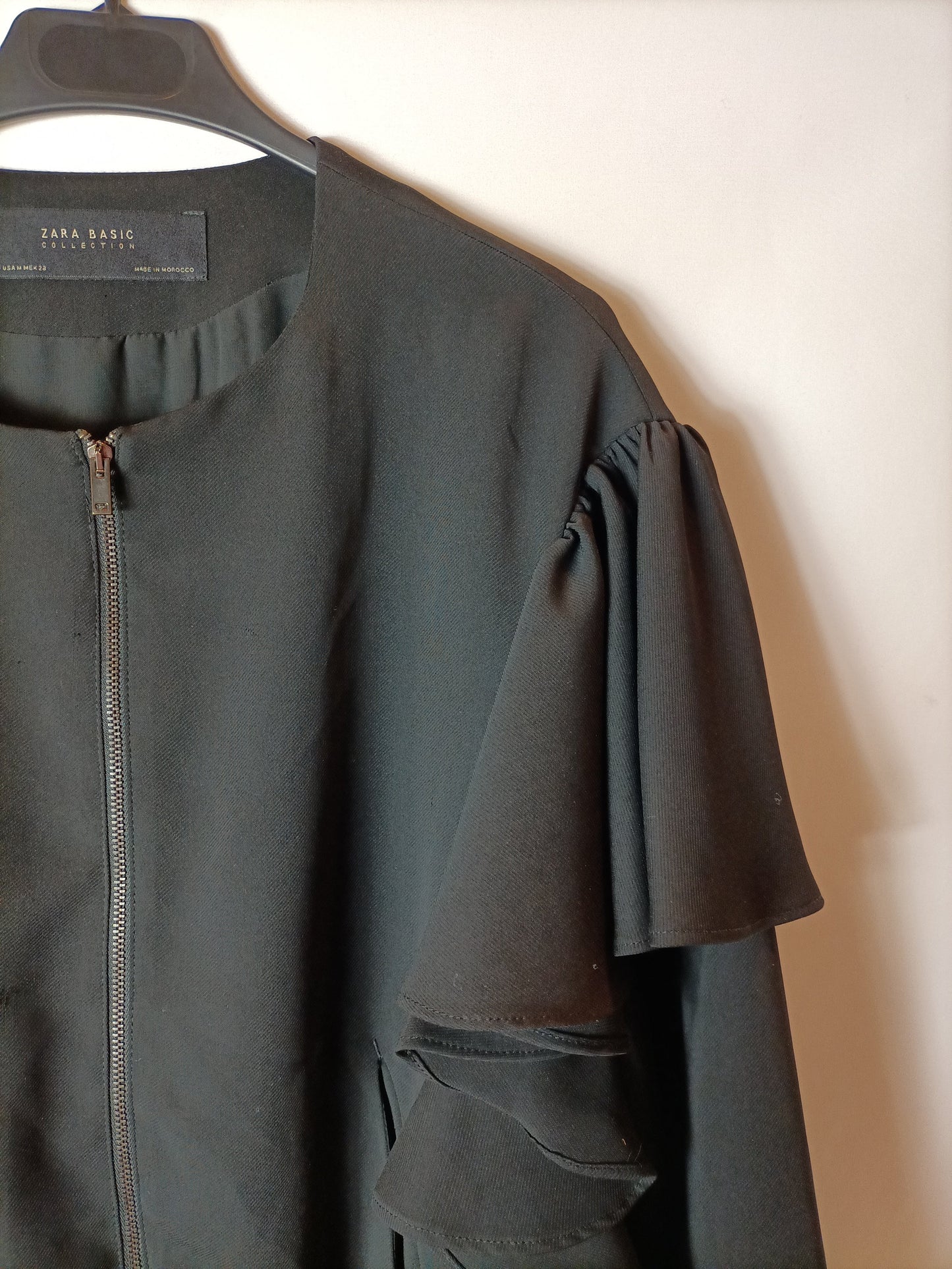 ZARA. Black ruffled bomber jacket Tm