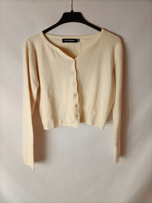 OUTFITBOOK. Short beige Ts sweater