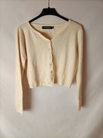 OUTFITBOOK. Jersey beige cortito T.s