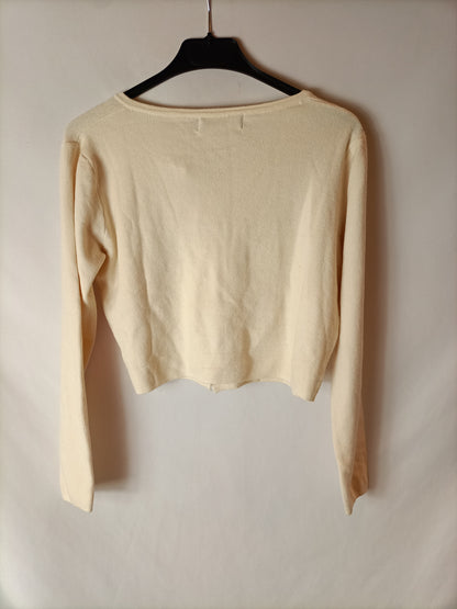 OUTFITBOOK. Short beige Ts sweater
