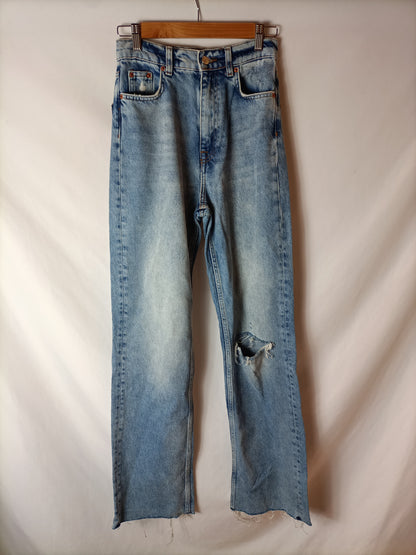 ZARA. Pantalón ancho rotos T.34