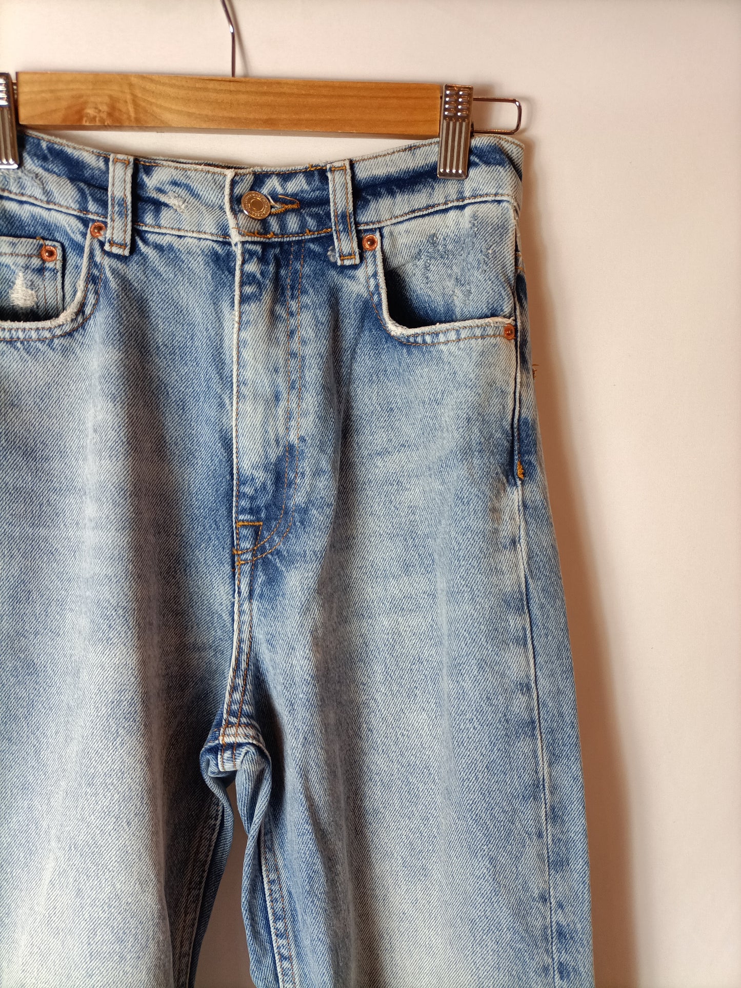 ZARA. Pantalón ancho rotos T.34