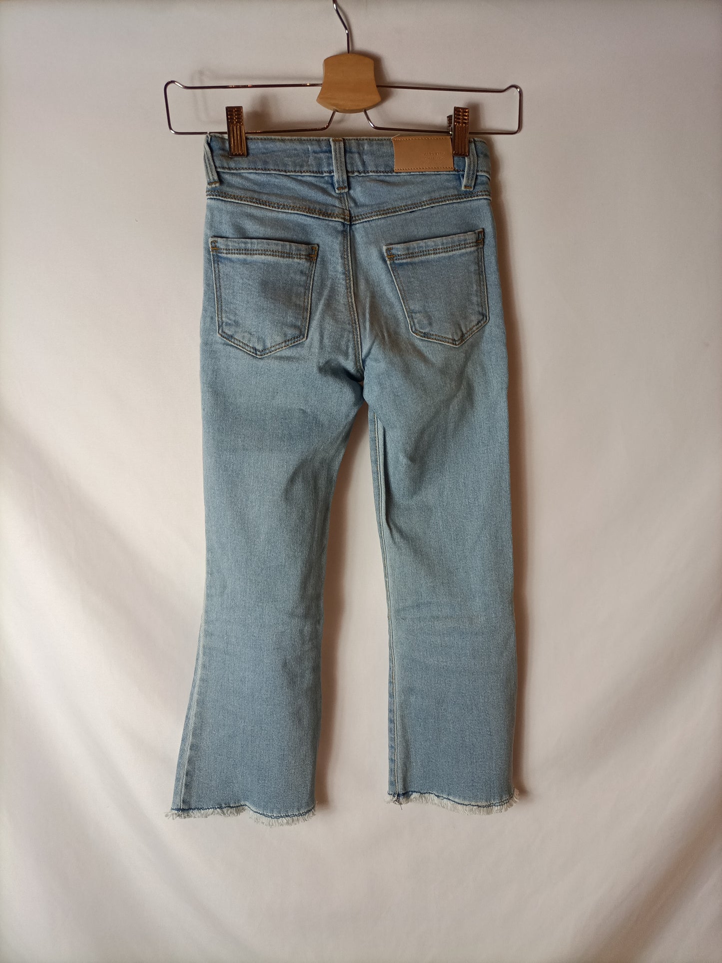 ZARA KIDS. Pantalón denim campana T.8