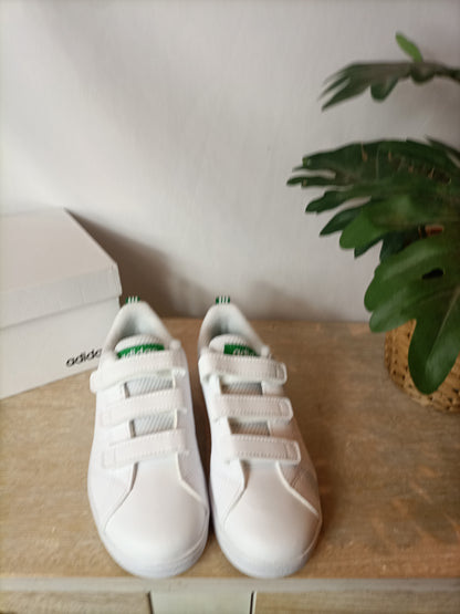 ADIDAS. Zapatillas blancas velcro T.31