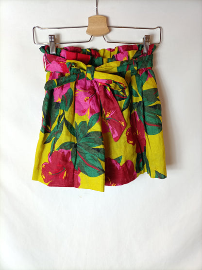 ZARA. Bermuda tiro alto estampada. T XS