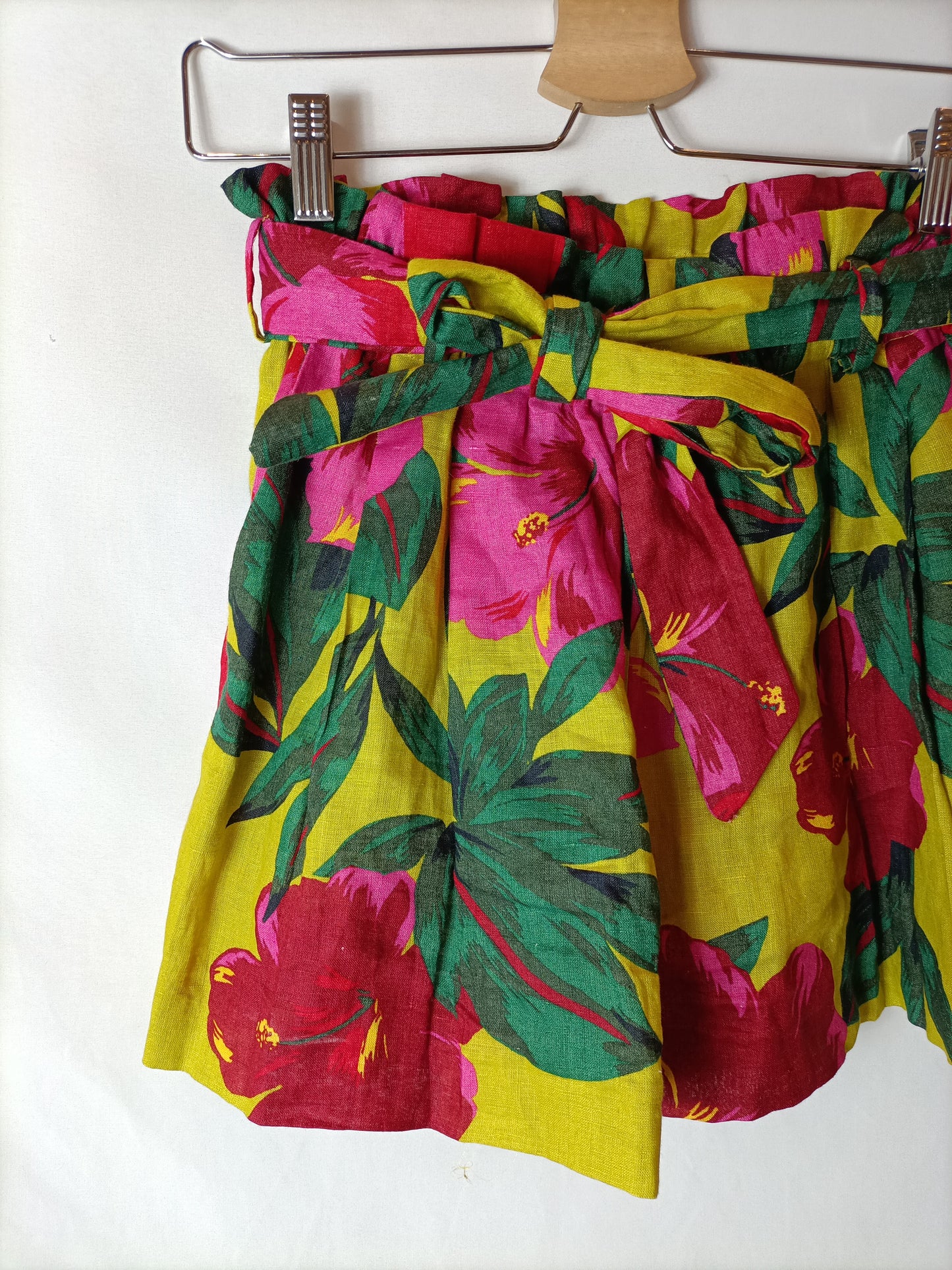 ZARA. Bermuda tiro alto estampada. T XS