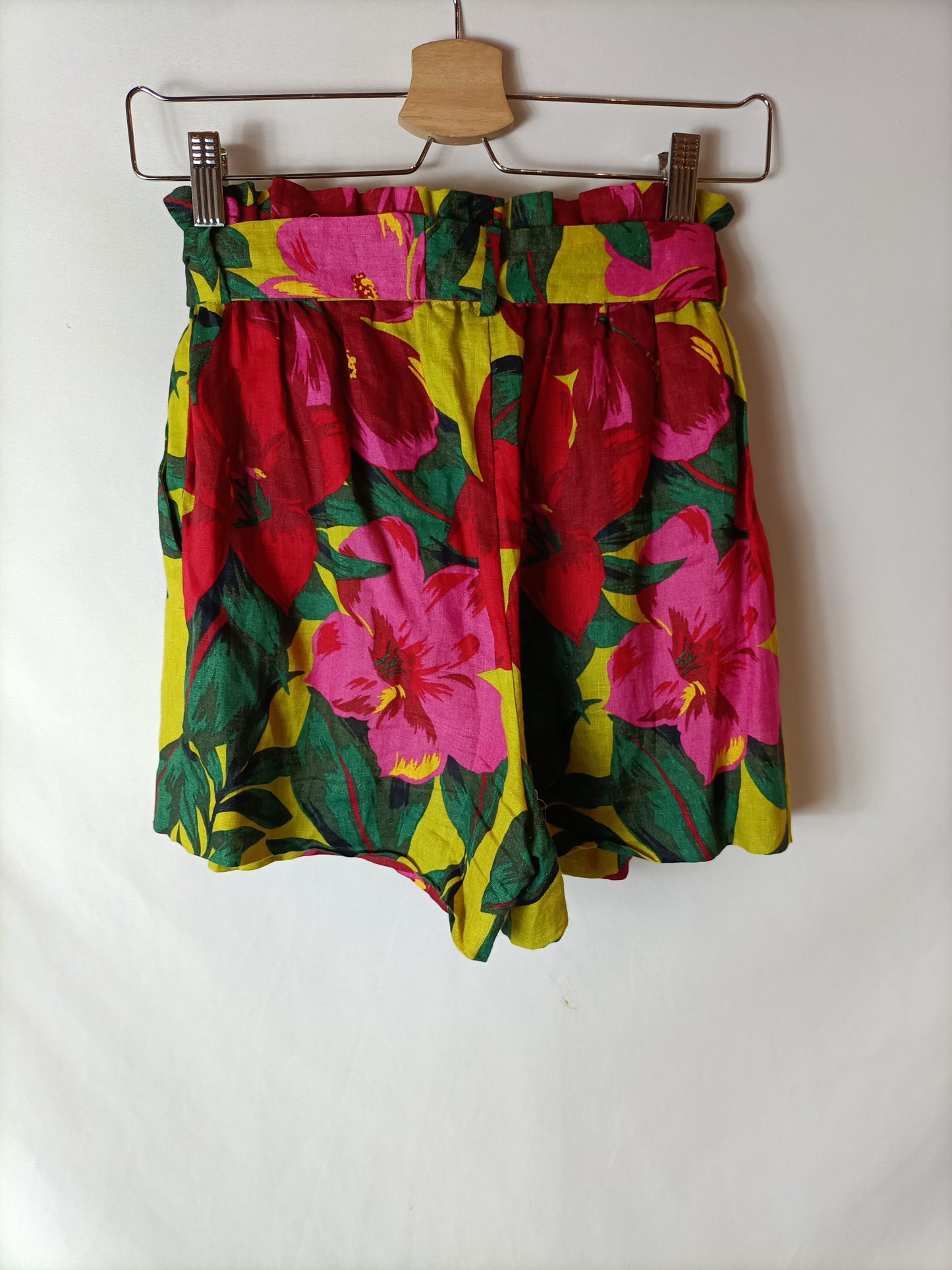 ZARA. Bermuda tiro alto estampada. T XS