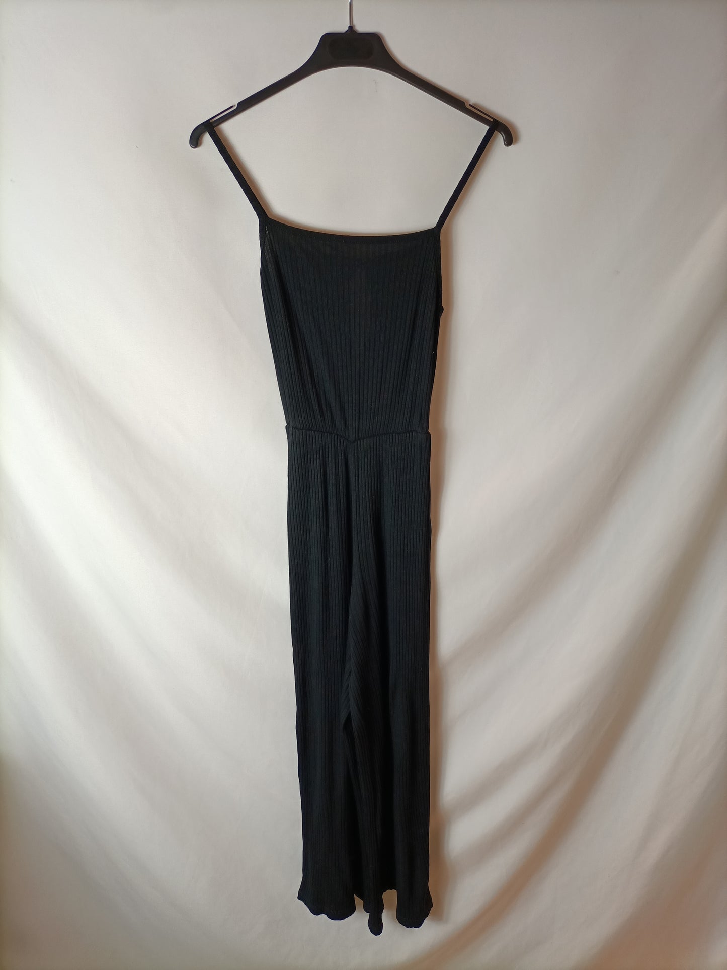 BERSHKA. Mono canalé negro. T XS