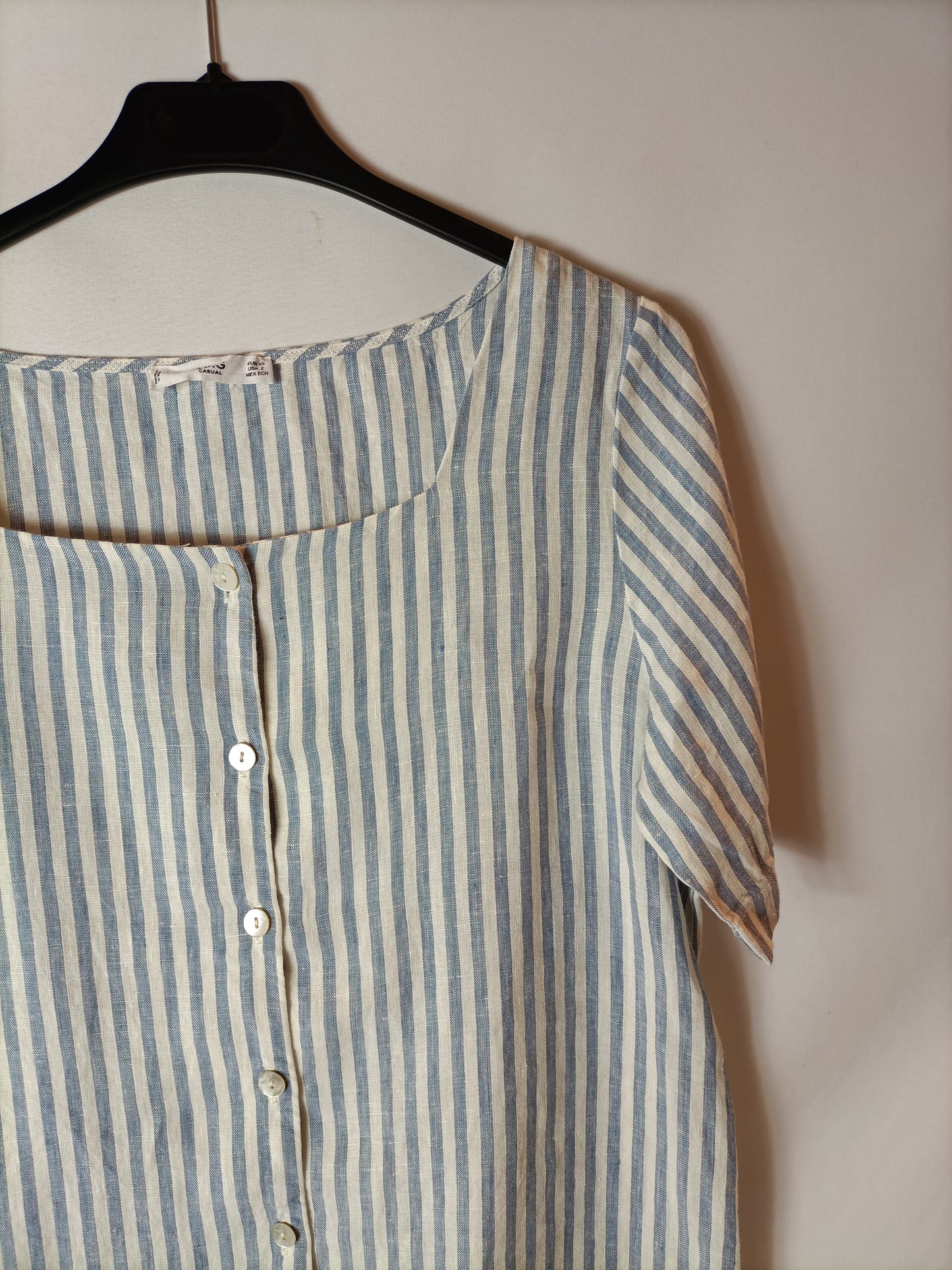 MANGO. Short-sleeved linen blouse. XS