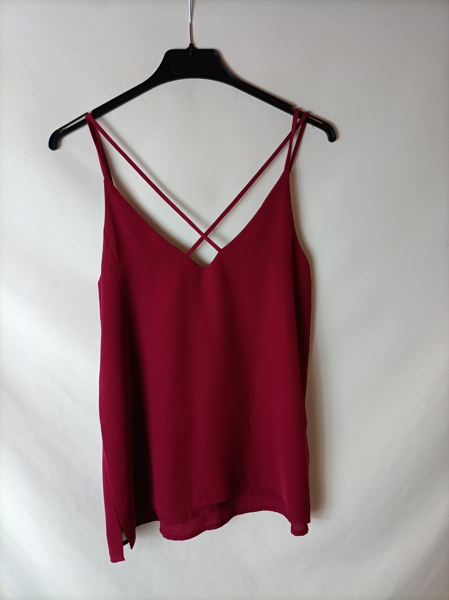 STRADIVARIUS. Top tirantes burdeos. T S