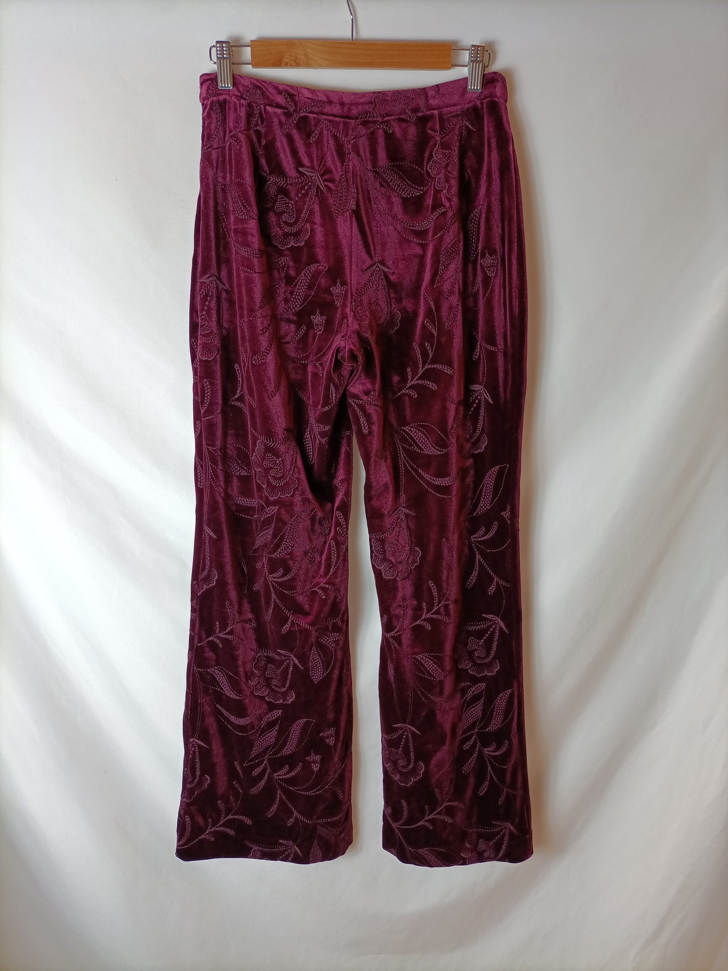 INTROPIA. Pantalón burdeos terciopelo T.m