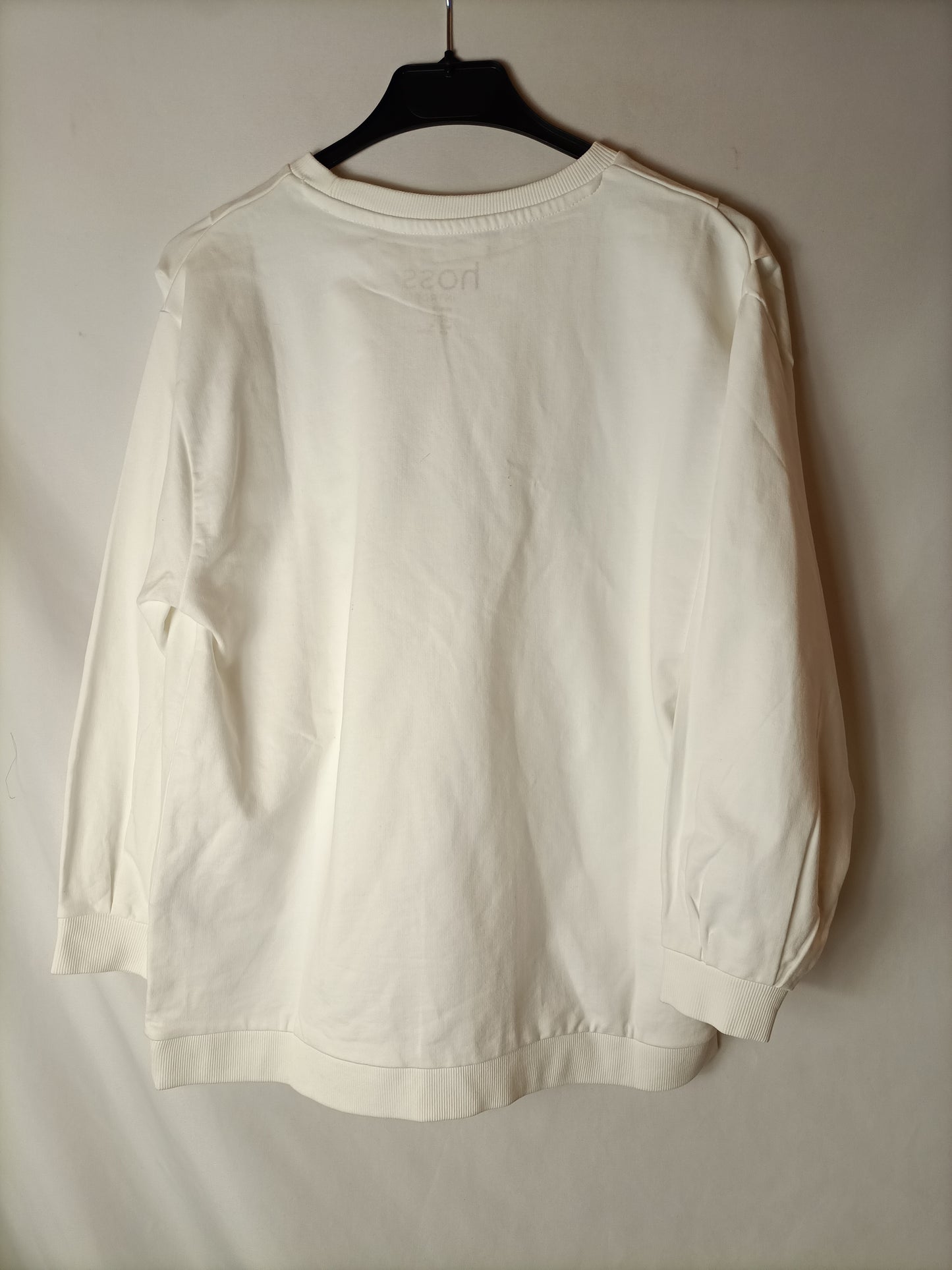 INTROPIA. White sweatshirt with Ts letters