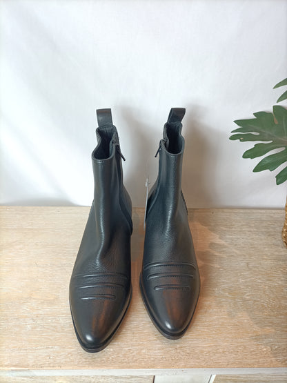 INTROPIA. Botas piel negras T.37