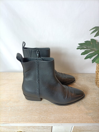 INTROPIA. Botas piel negras T.37