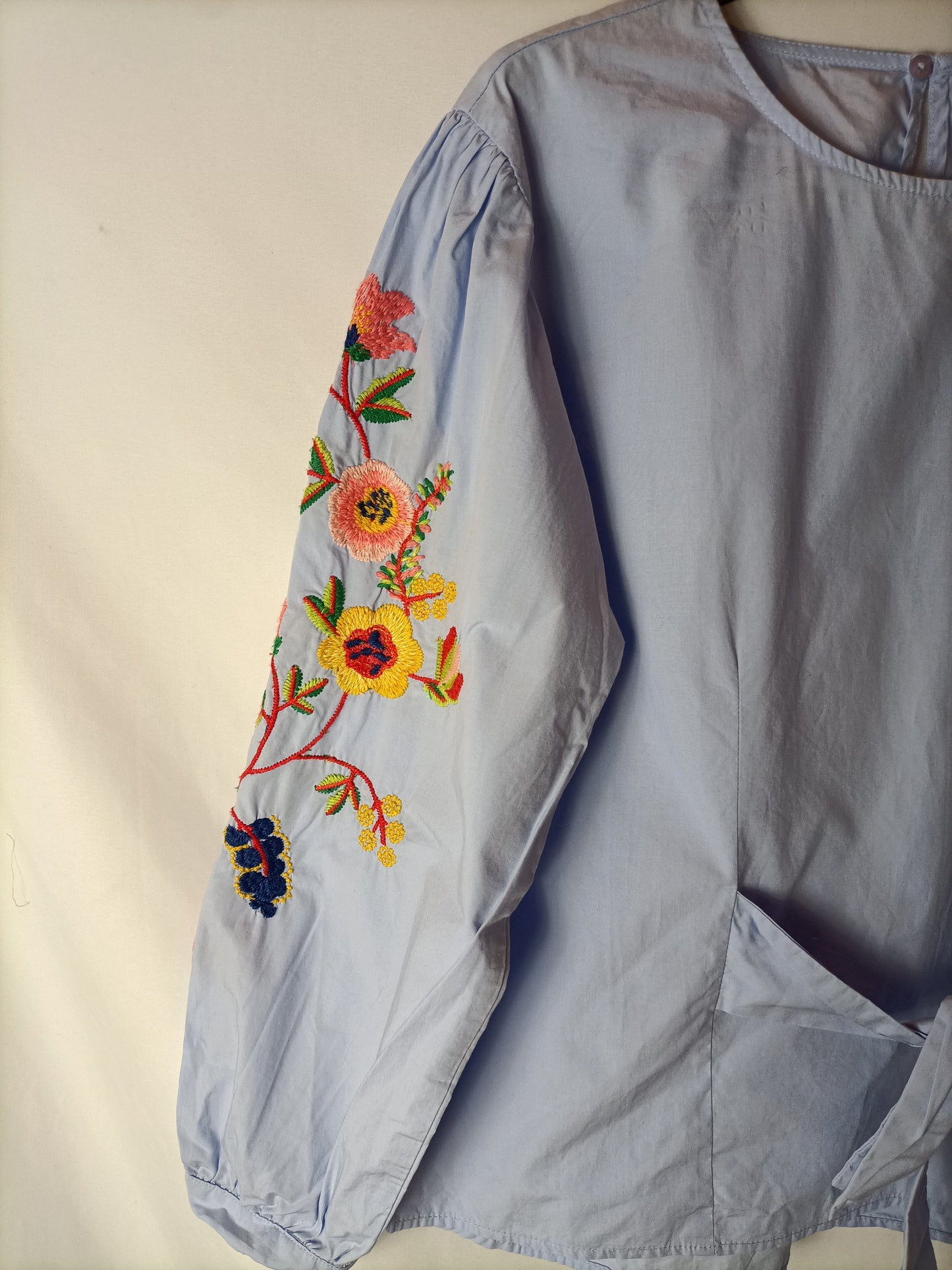 ZARA. Blue blouse with embroidered sleeves. Size 11-12 years (XXS)
