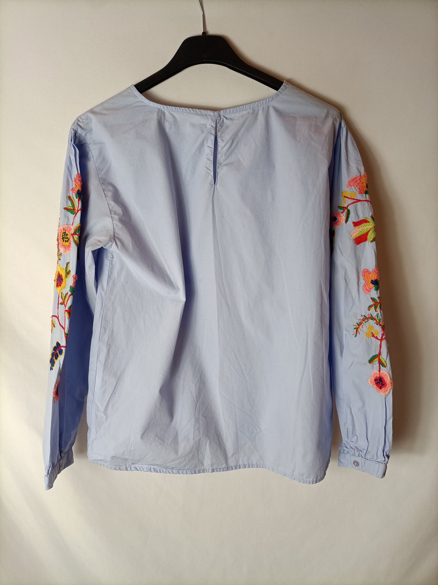ZARA. Blue blouse with embroidered sleeves. Size 11-12 years (XXS)