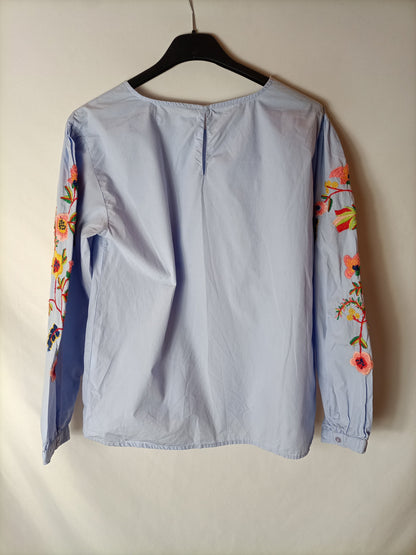 ZARA. Blue blouse with embroidered sleeves. Size 11-12 years (XXS)